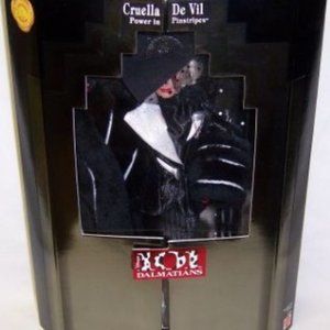 1996 Mattel CRUELLA DE VIL Power In Pinstripes BARBIE Doll, Original Box
